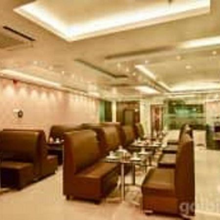 Hotel Sumith Palace Puducherry Buitenkant foto