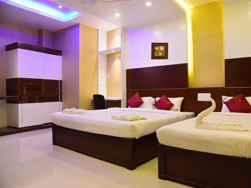 Hotel Sumith Palace Puducherry Buitenkant foto