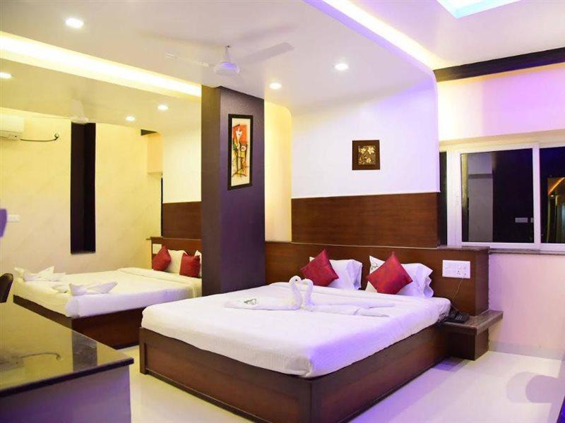 Hotel Sumith Palace Puducherry Buitenkant foto