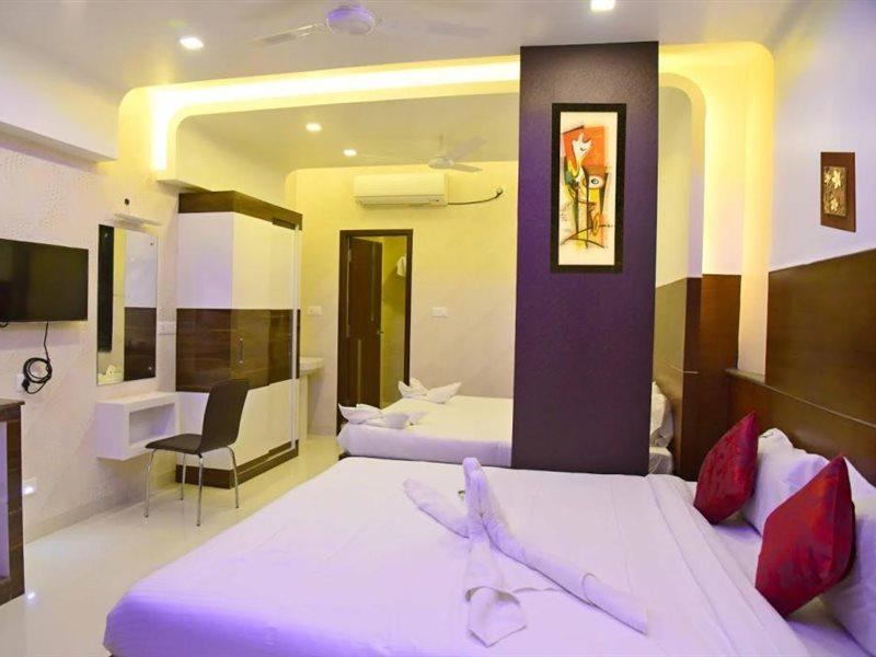 Hotel Sumith Palace Puducherry Buitenkant foto
