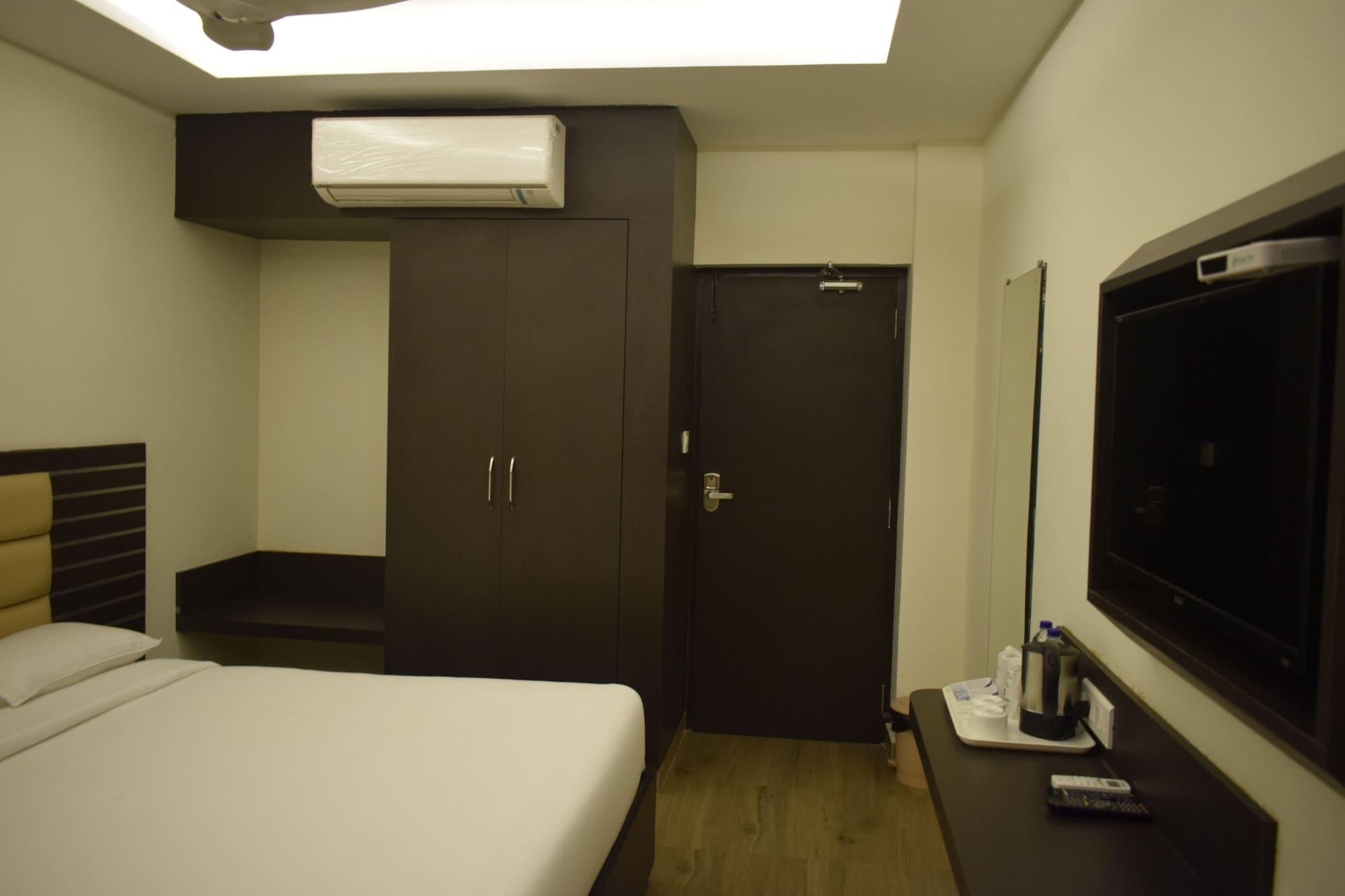 Hotel Sumith Palace Puducherry Buitenkant foto