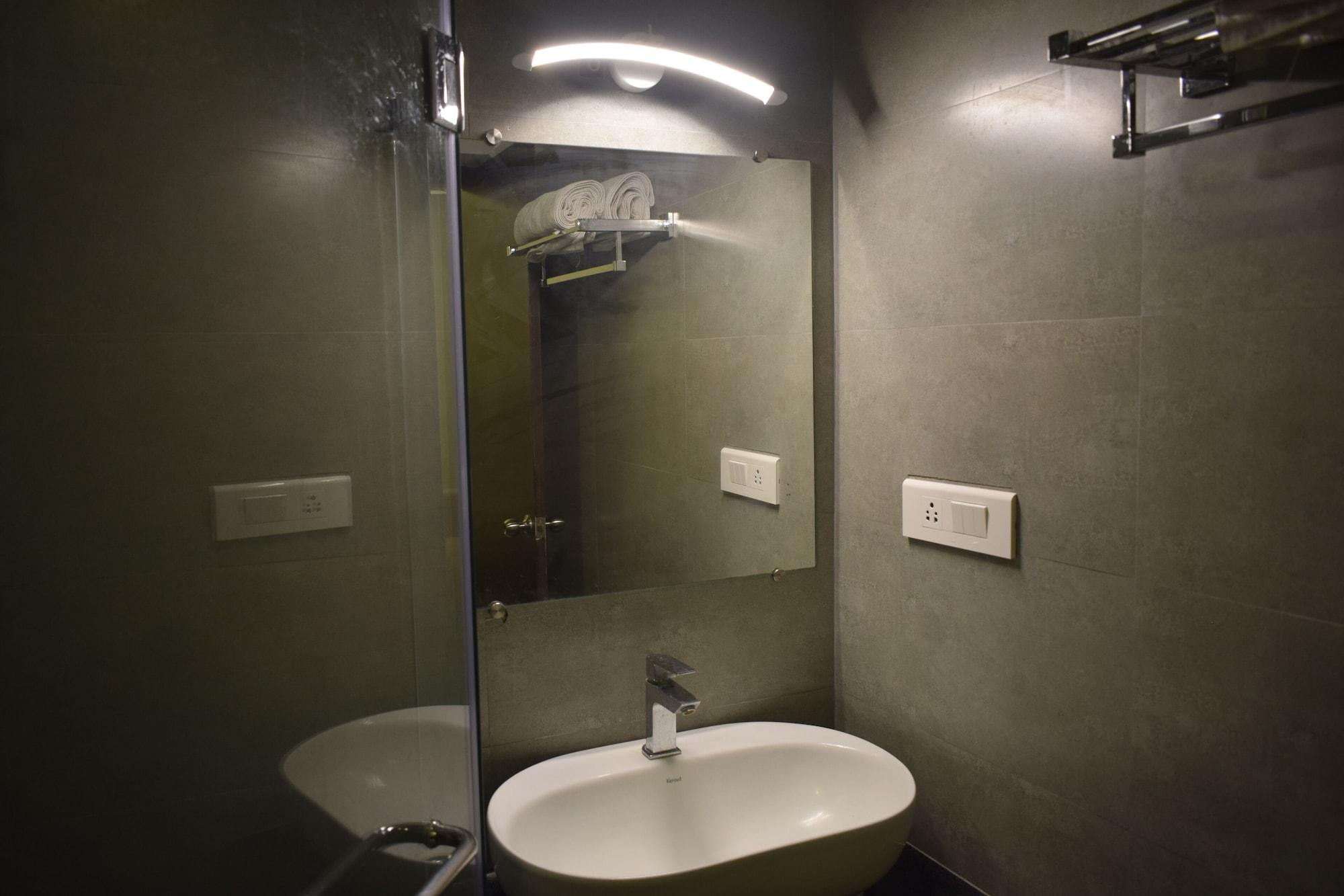 Hotel Sumith Palace Puducherry Buitenkant foto