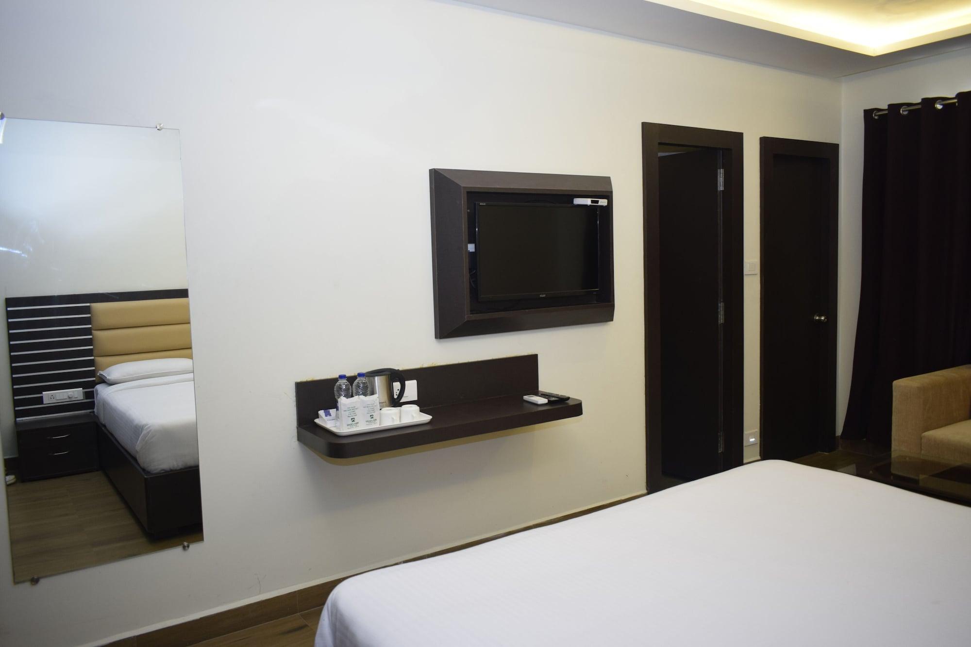 Hotel Sumith Palace Puducherry Buitenkant foto