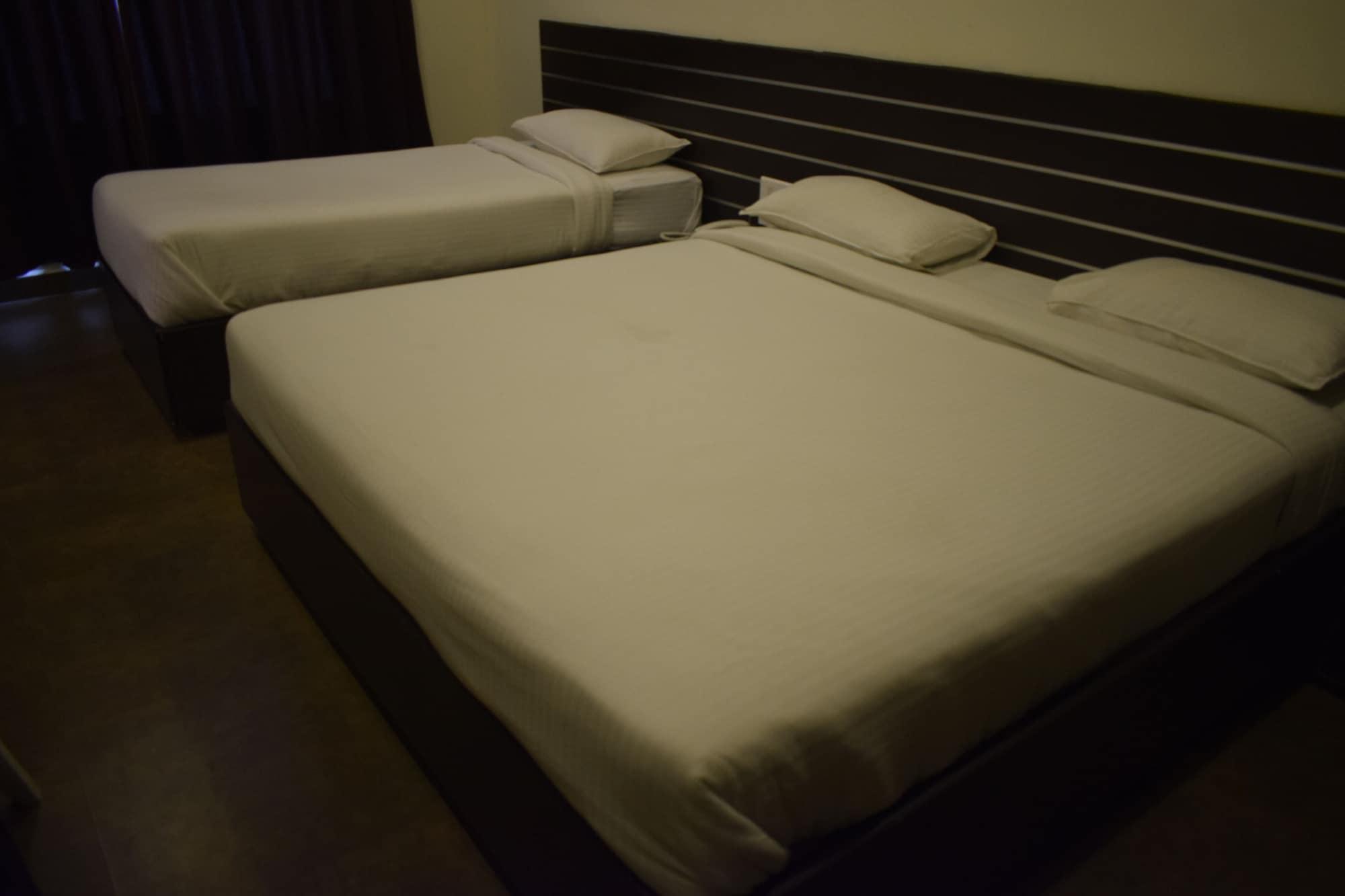 Hotel Sumith Palace Puducherry Buitenkant foto