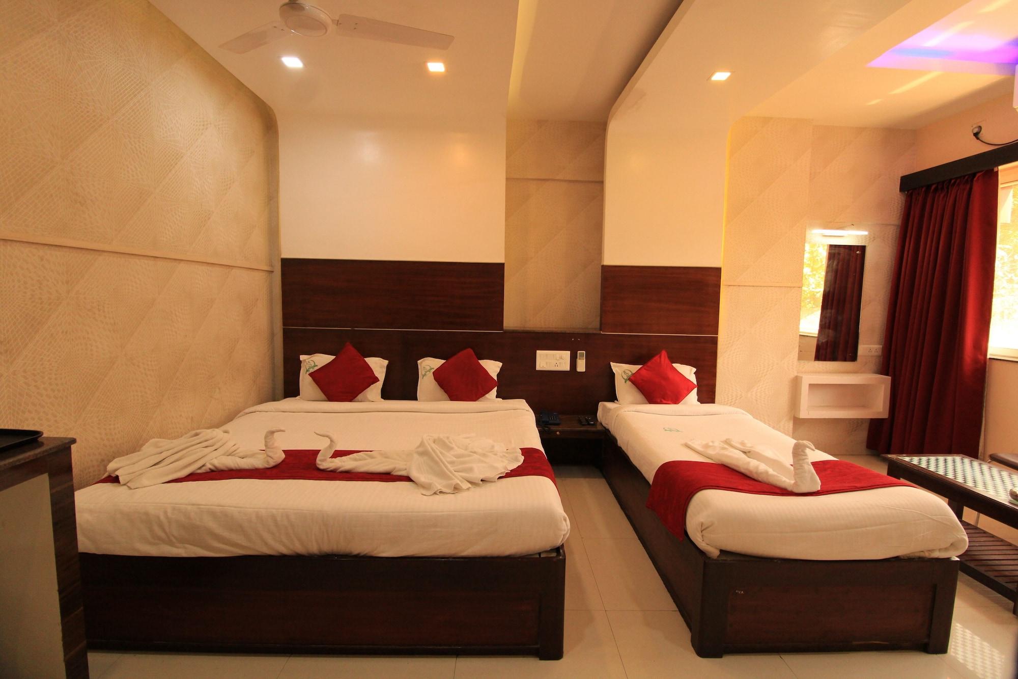 Hotel Sumith Palace Puducherry Buitenkant foto