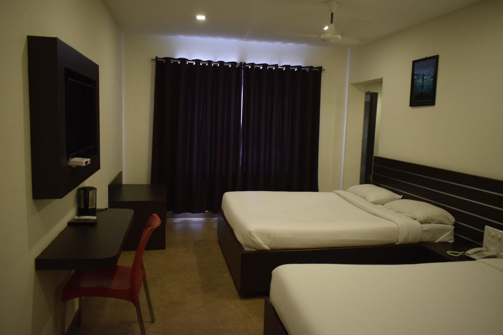 Hotel Sumith Palace Puducherry Buitenkant foto