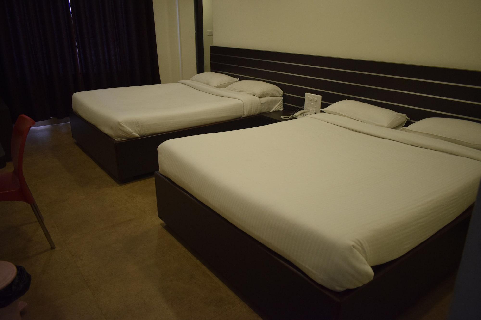 Hotel Sumith Palace Puducherry Buitenkant foto