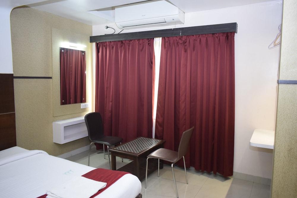 Hotel Sumith Palace Puducherry Buitenkant foto