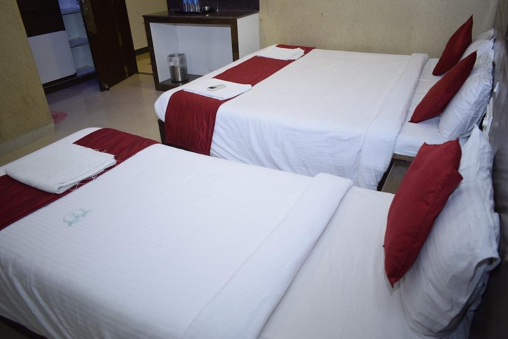 Hotel Sumith Palace Puducherry Buitenkant foto