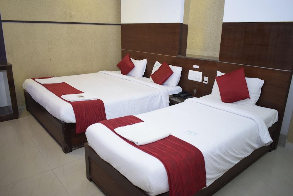 Hotel Sumith Palace Puducherry Buitenkant foto