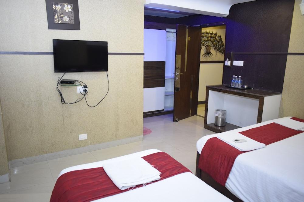 Hotel Sumith Palace Puducherry Buitenkant foto