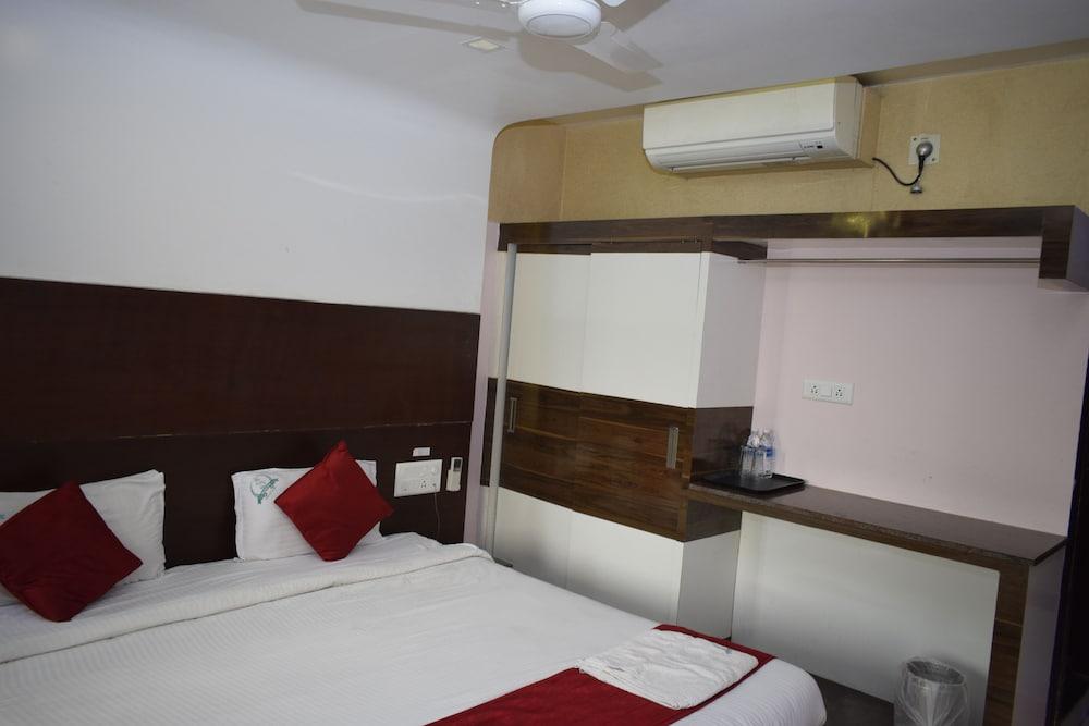 Hotel Sumith Palace Puducherry Buitenkant foto