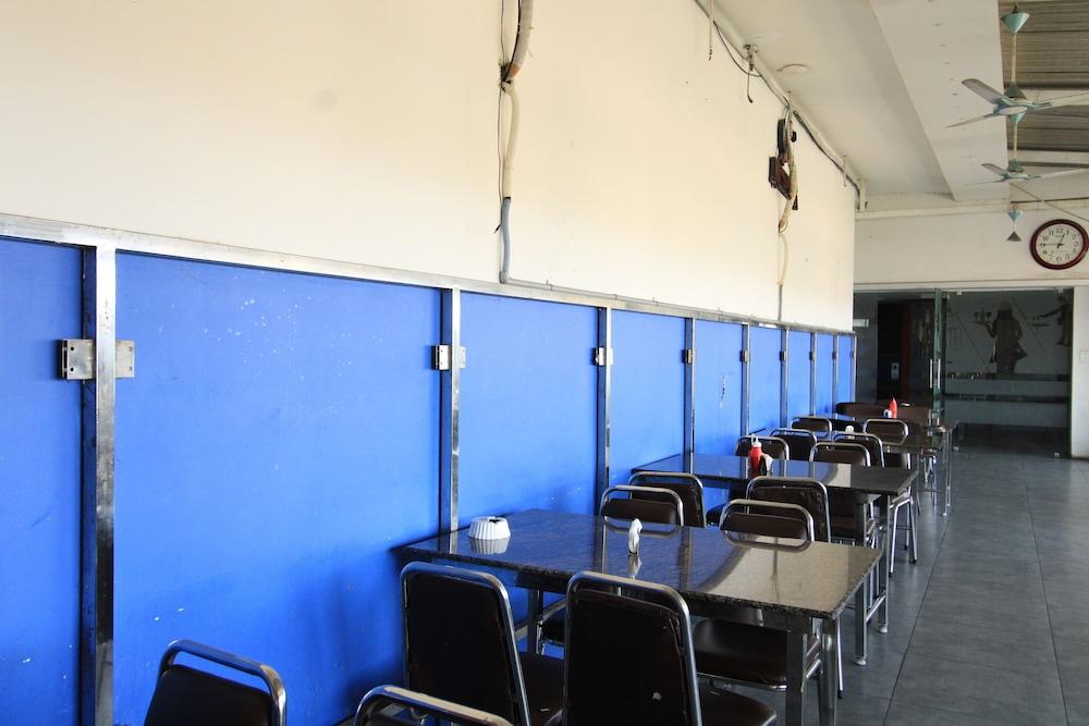 Hotel Sumith Palace Puducherry Buitenkant foto