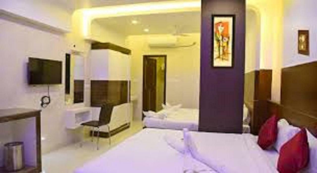 Hotel Sumith Palace Puducherry Buitenkant foto